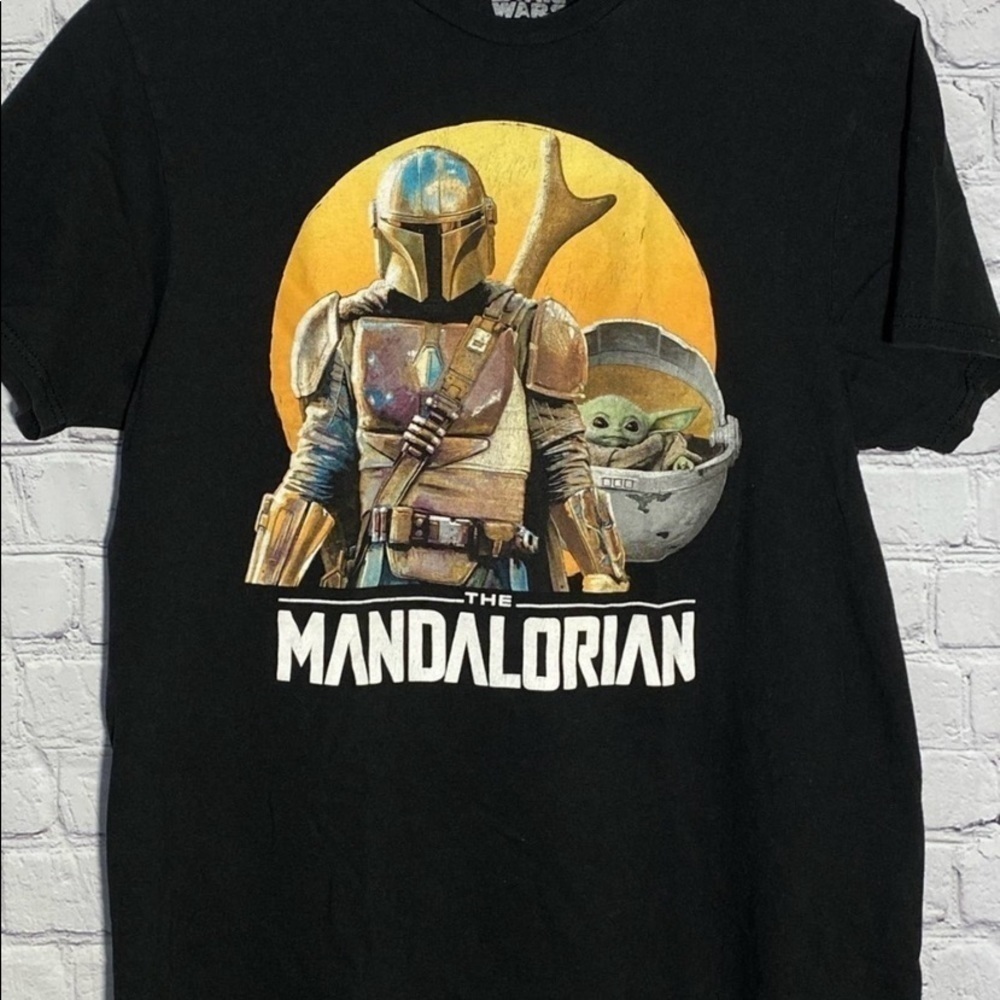 Mandalorian T-shirt large new